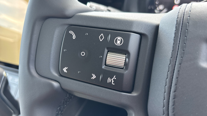Land Rover Defender 3.0 D250 X-Dynamic HSE 110 5dr Auto Diesel Estate - Image 24